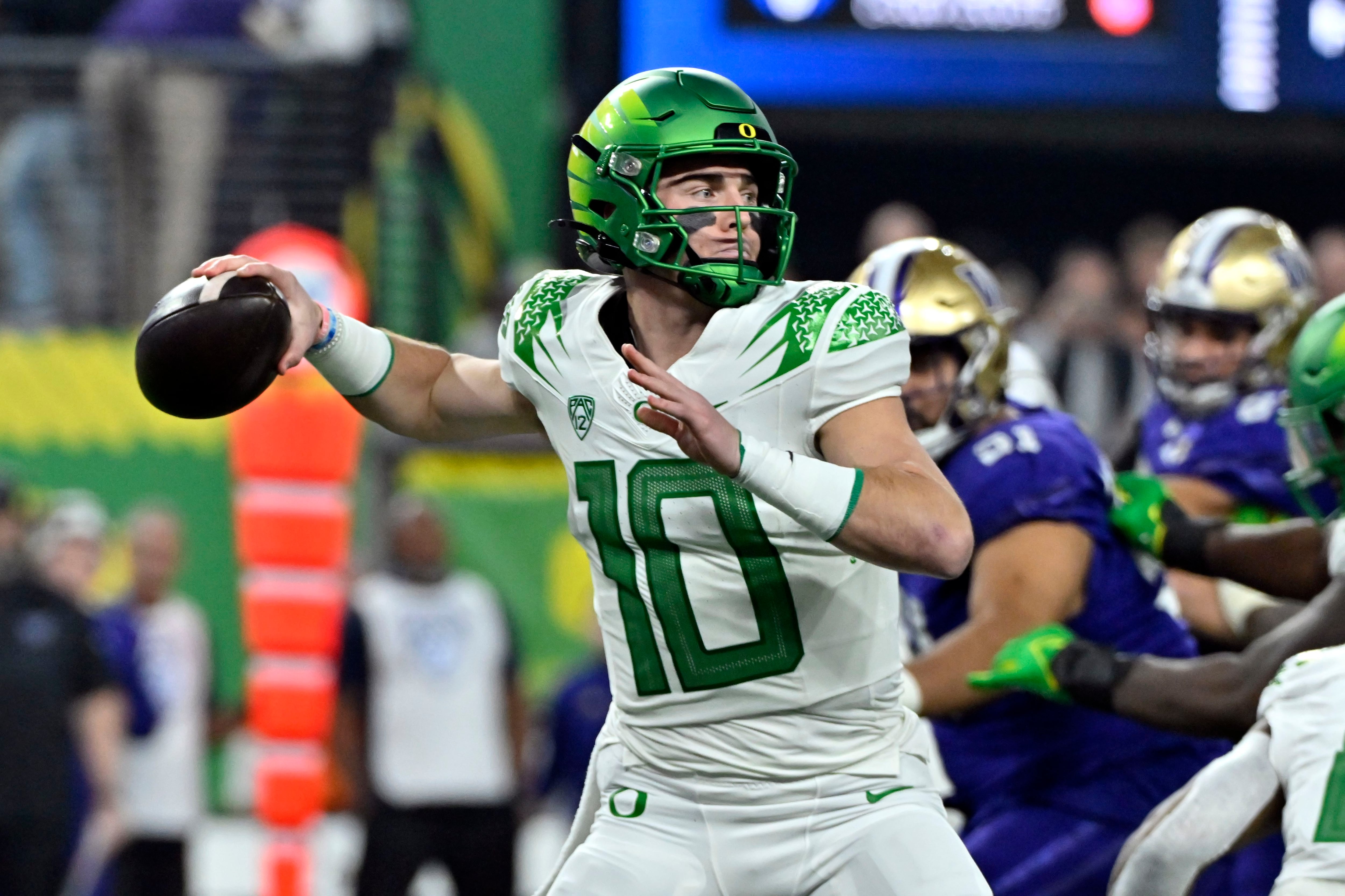 No. 3 Washington rallies to beat No. 5 Oregon 34-31 and secure playoff spot  - OPB