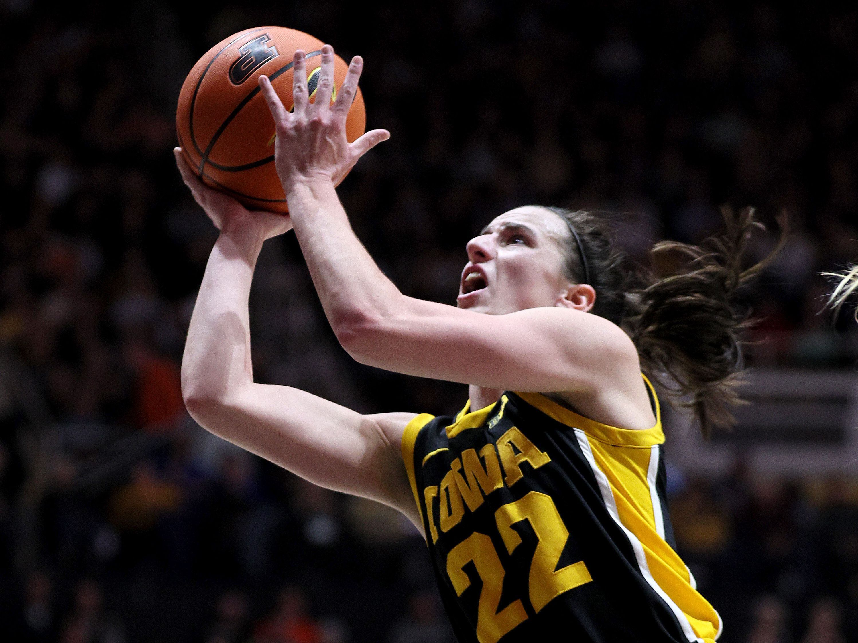 Caitlin Clark — a 'tsunami of impact and influence' — breaks the NCAA  scoring record - OPB
