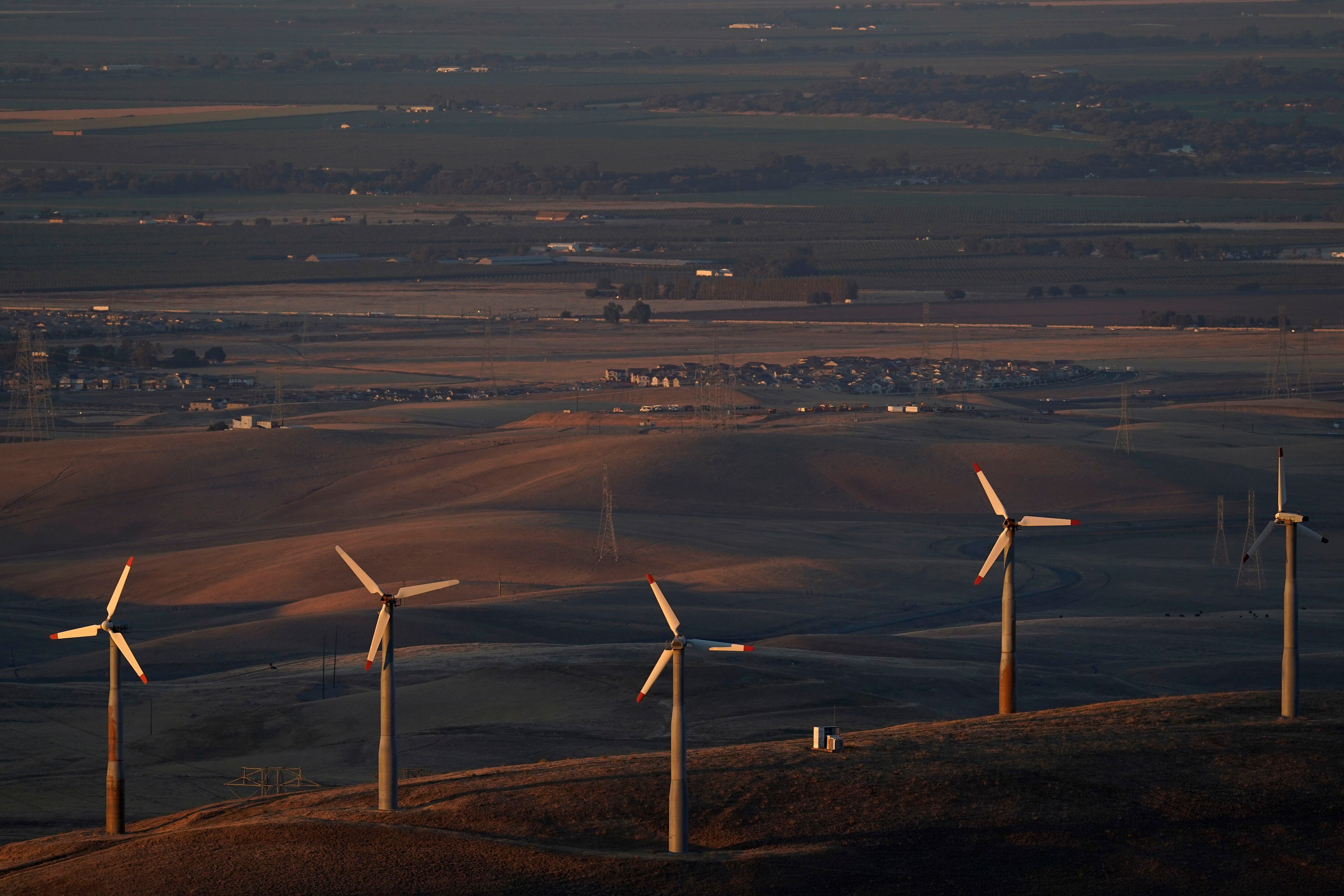 Washington bill would restrict blinking nighttime lights on wind turbines OPB