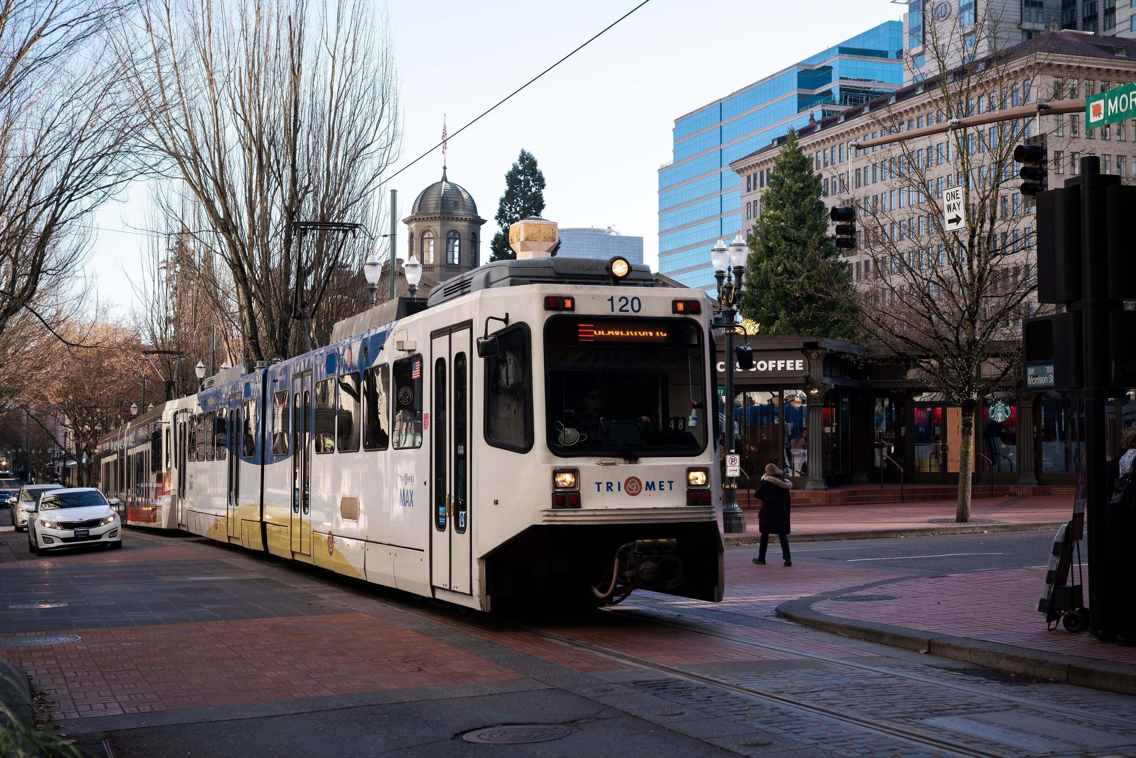 Portland-area TriMet boosts starting pay to counter severe shortage -